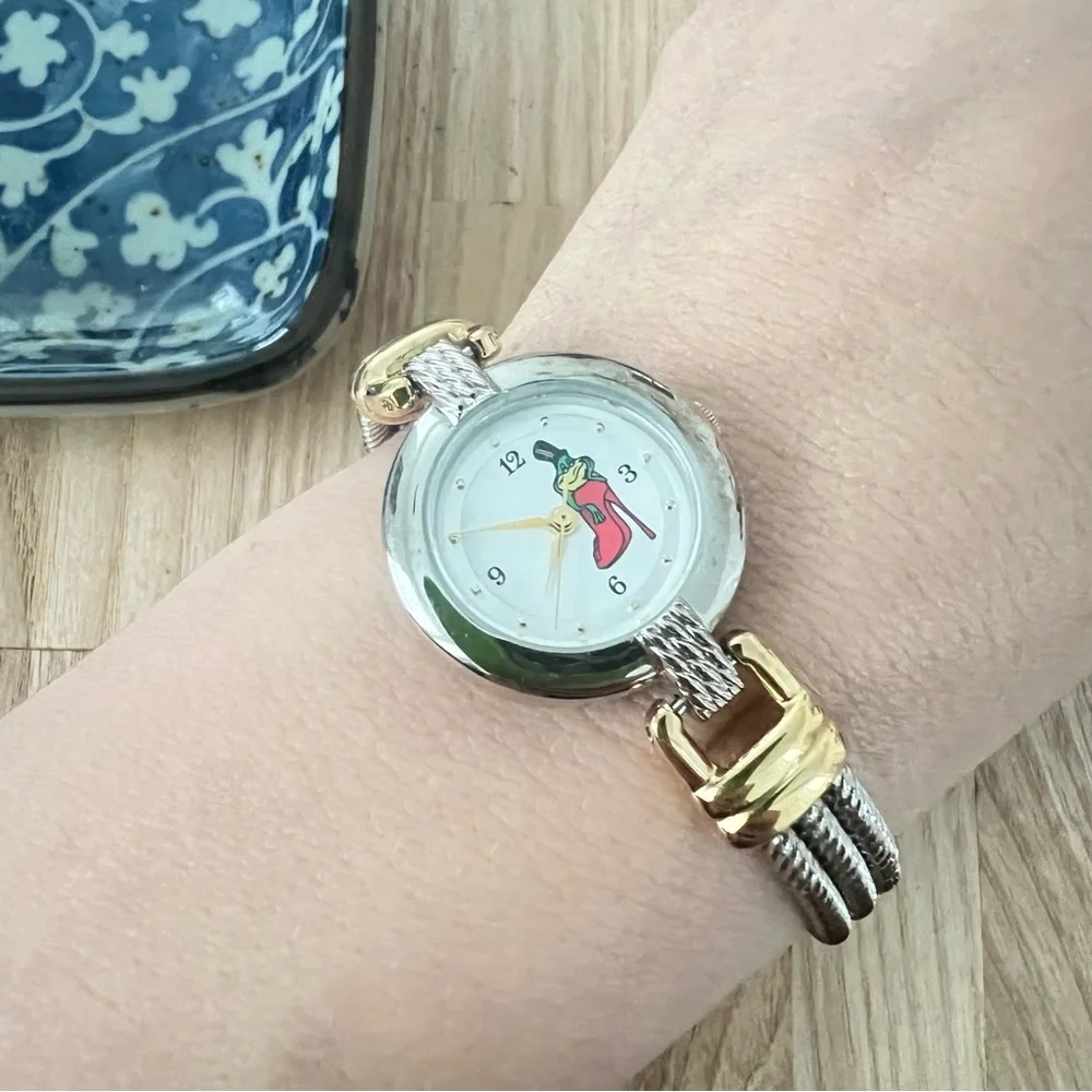 Warner Bros. Looney Tunes Michigan J Frog ladies bracelet watch NEW BATTERY